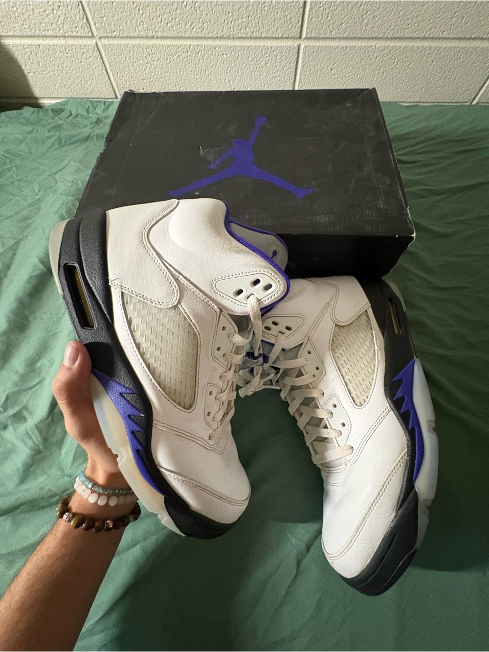 Air Jordan 5 Retro ‘Dark Conchord’ in white/ purple✅